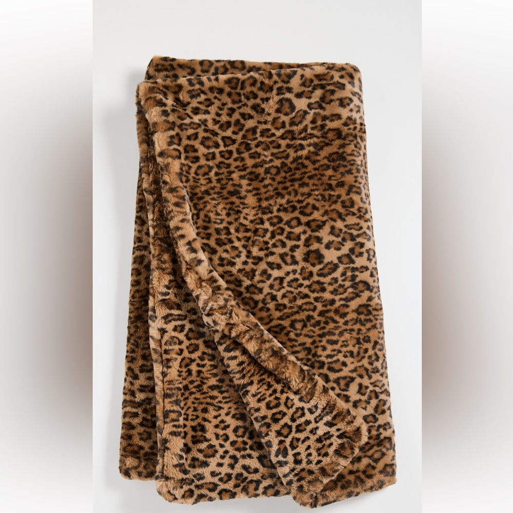 Apparis Brady Blanket